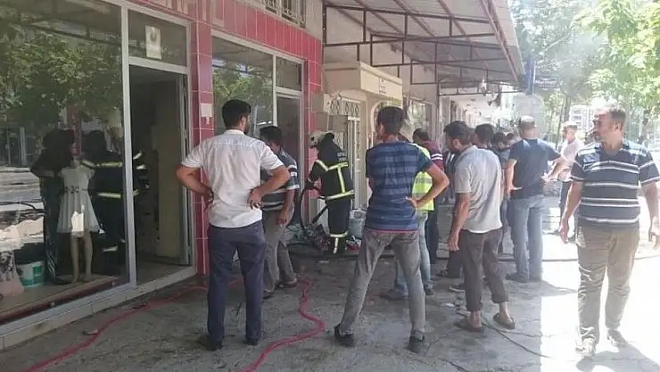 'İş yerinde çıkan yangın paniğe neden oldu'