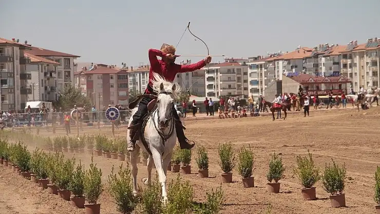 'Atlı okçular Elazığ´da kıyasıya yarıştı'