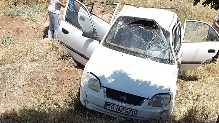 'Otomobil şarampole yuvarlandı: 3 yaralı'
