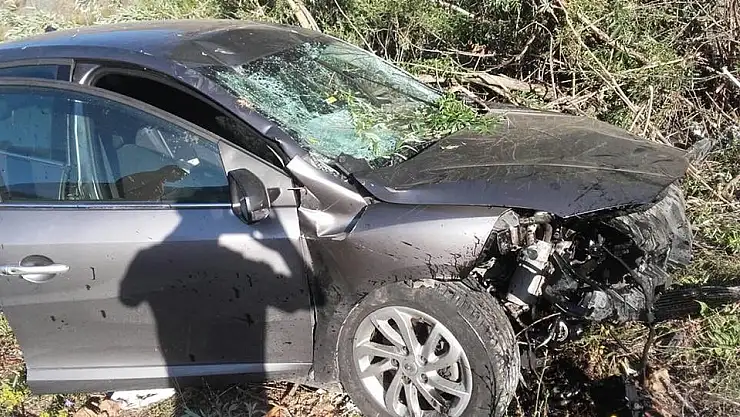 'Sivas´ta otomobil şarampole devrildi: 2 yaralı'
