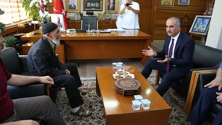 'Sattığı samanın parasını ´Ay-Yıldız´ şeklindeki camiye bağışladı'