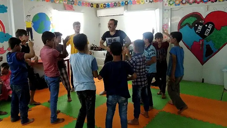 'Türk ve Suriyeli çocuklar birlikte oynayarak kaynaşıyor'