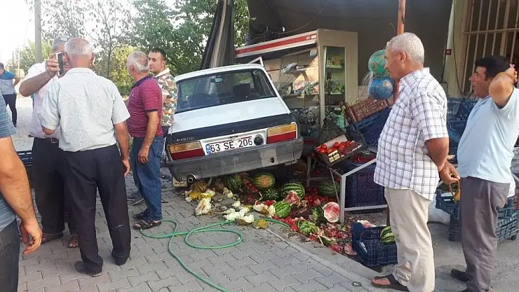 'Kontrolden çıkan otomobil markete daldı'