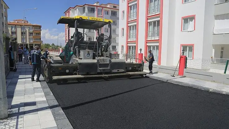 'Göztepe Mahallesi´nde sıcak asfalt serimi devam ediyor'