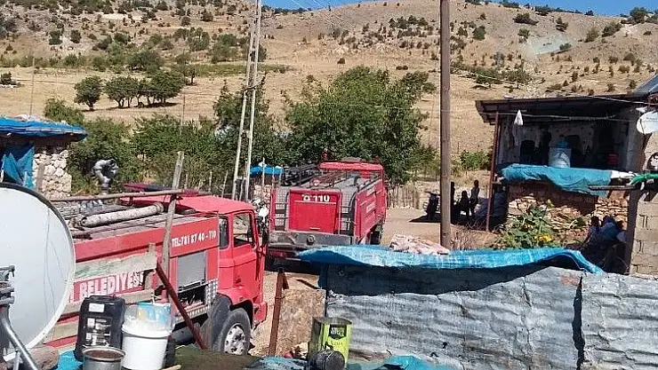 'İkamet yangınında 2 kişi dumandan zehirlendi'