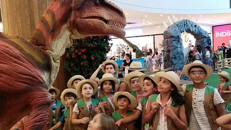 'Kahramanmaraşlı çocuklar dinozorlarla buluştu'