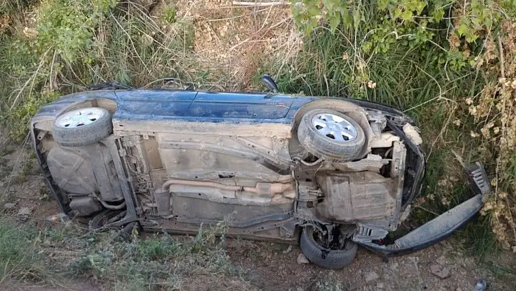 'Otomobil, kanala uçtu: 1´i ağır 3 yaralı'