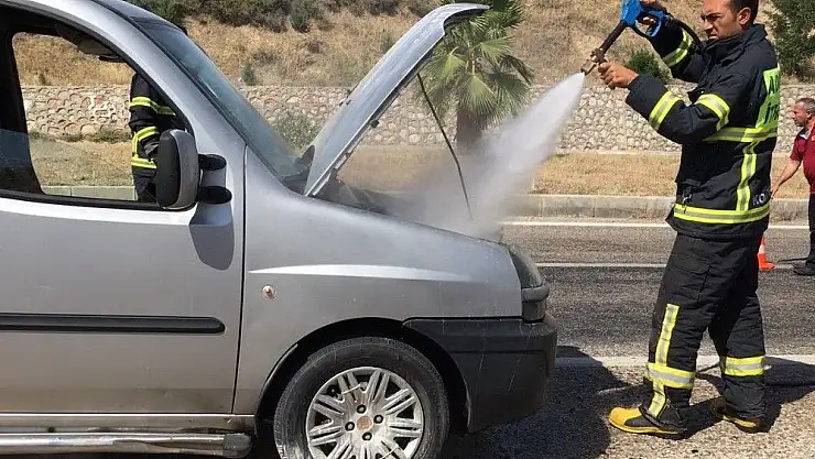 'Hafif ticari araçta yangın'