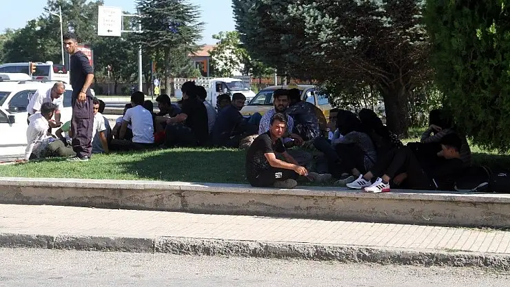 'İstanbul yerine Elazığ´da bırakılan Afganlılar ortada kaldı'
