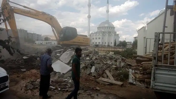 'Adıyaman Belediyesi yol genişletme çalışmalarını sürdürüyor'