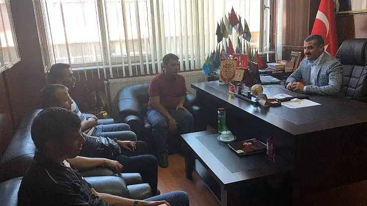 'Görme engelli sporculardan MHP´ye ziyaret'