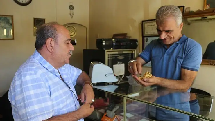 'Kuyumcularda dolar ve altın bozdurma yoğunluğu yaşanıyor'