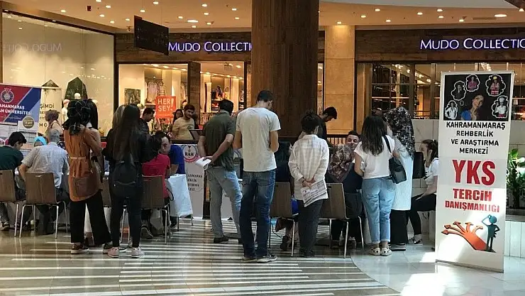 'Yüzlerce üniversiteli adayı, tercihini Piazza´da yaptı'