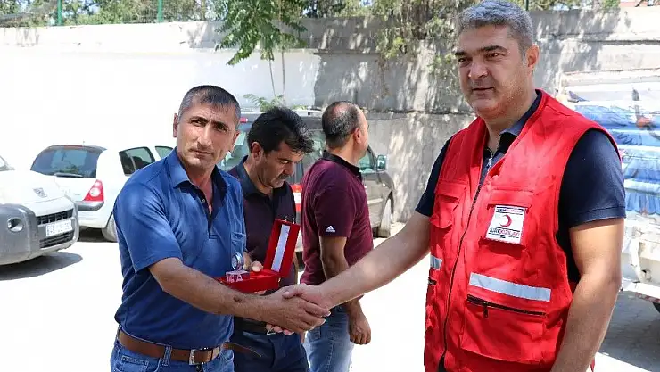 'Dolara tepki gösterdi, Kızılay´a tosun bağışladı'