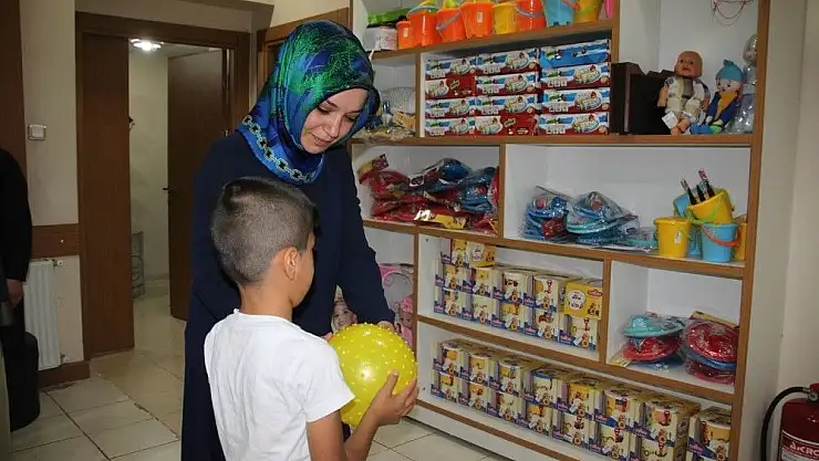 'Bayram öncesi çocuklara giysi yardımı'