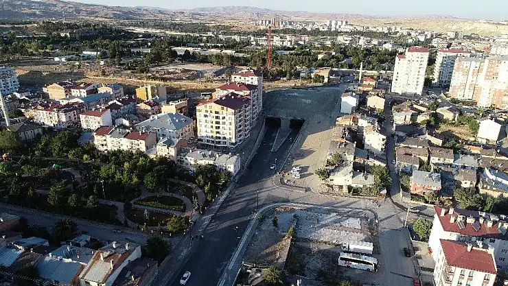 'Sivas´ın ilk tünelinde bayram yoğunluğu'