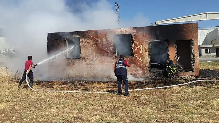 'Metruk ev içerisinde bulunan sulama boruları yandı'