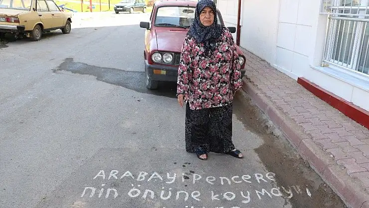 'Pencerenin önüne park edilen araçlar çileden çıkardı'