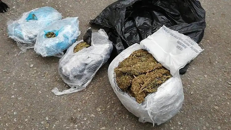 '10 kilo esrarla yakalanan anne ve oğlu gözaltına alındı'