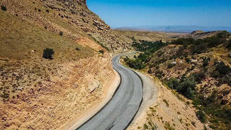 'Yazıhan´da 4 mahallenin daha ulaşım sorunu çözüldü'