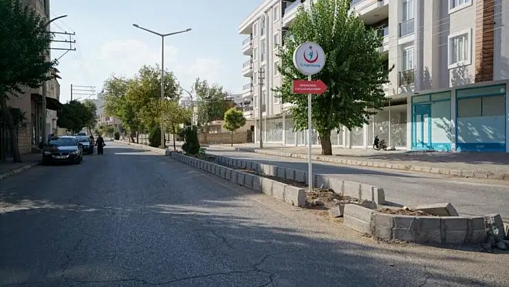 'Adıyaman çevreyolunda refüj ve kaldırım çalışması yapıldı'