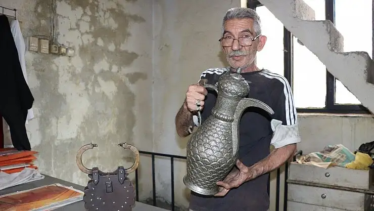 'Eski eşyaları yeniden tasarlıyor'