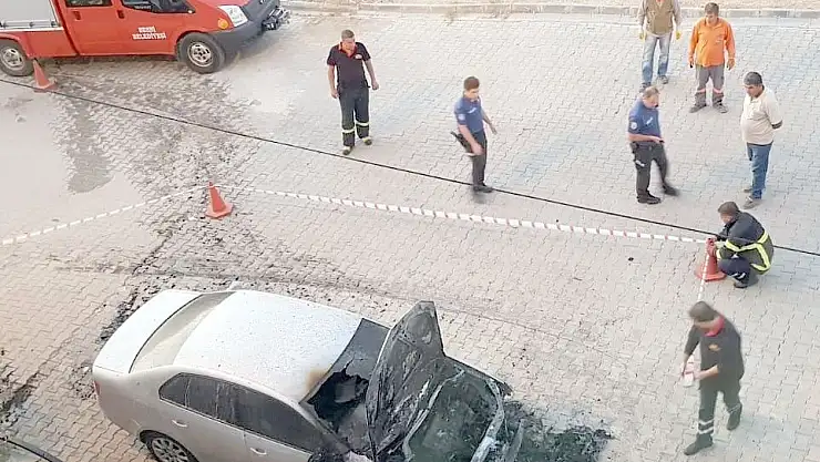 'Park halindeki araç yakıldı'
