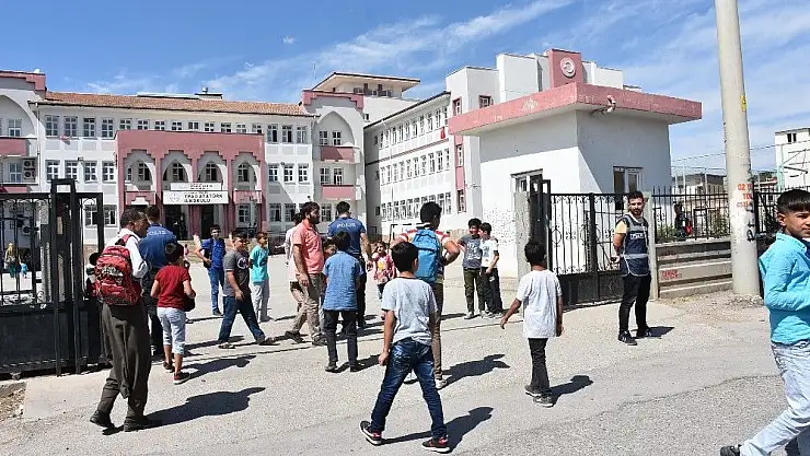 'Kahta polisi okul önlerinde adeta kuş uçurtmuyor'