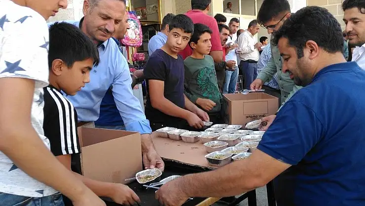 'Çelikhan´da 800 kişilik aşure dağıtıldı'