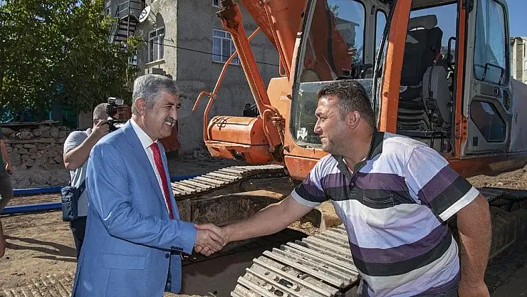 Başkan Polat, Kurucuova´daki altyapı çalışmalarını inceledi
