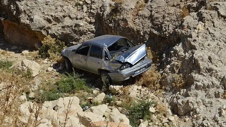 'Besni´de otomobil şarampole yuvarlandı: 1 Yaralı'