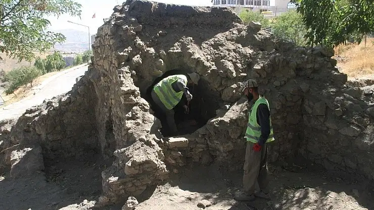 'Harabe halindeki 400 yıllık hamam ayağa kaldırılıyor'