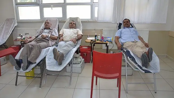 'Öğretmenler ve velilerden kan bağışı'