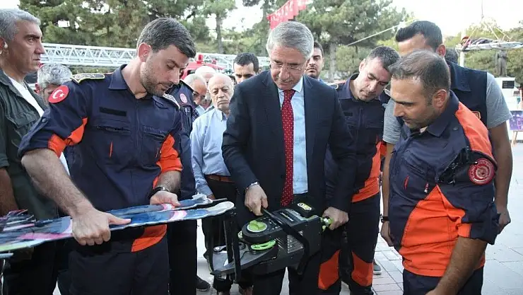 'Elazığ´da itfaiyeciler araç ve teçhizatları tanıttı'