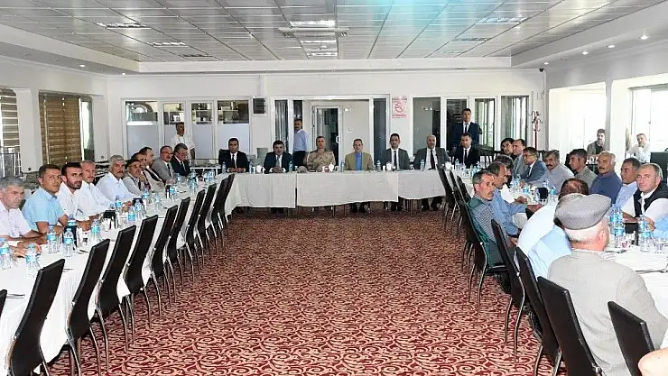 'Vali Kalkancı köy muhtarlarıyla buluşmalarını sürdürüyor'