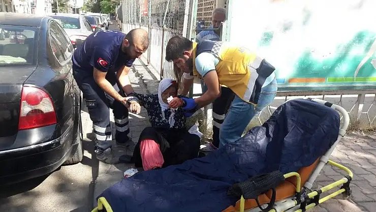 'Yaşlı kadın yolda yürürken düşüp yaralandı'