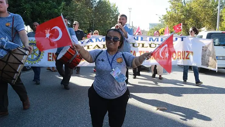'Engelliler davul ve zurnalar eşliğinde yürüdü'