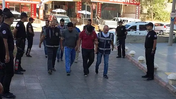 'Düğünde amcalarını bıçaklayan 2 yeğen tutuklandı'