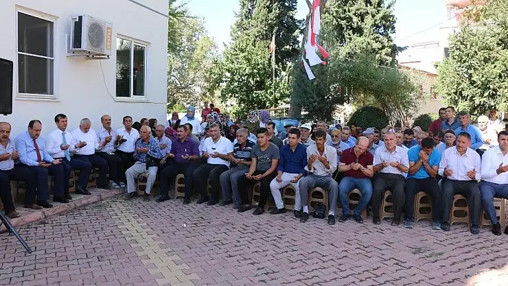 'Pazarcık´ta 3 ayrı noktada aşure dağıtıldı'