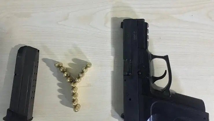 'Uygulamada ruhsatsız tabanca ele geçirildi'