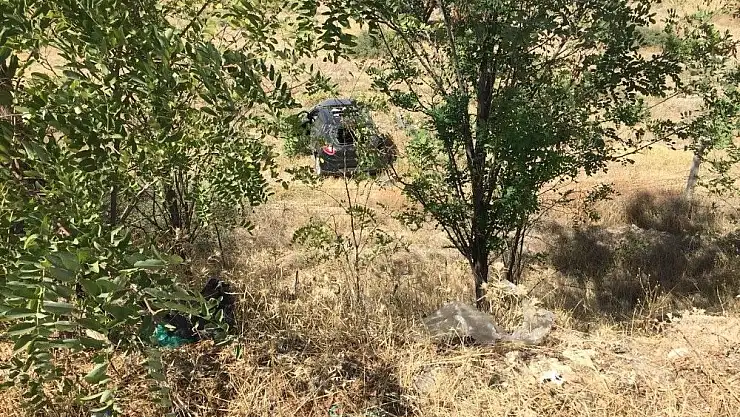 'Otomobil şarampole yuvarlandı: 1 Yaralı'