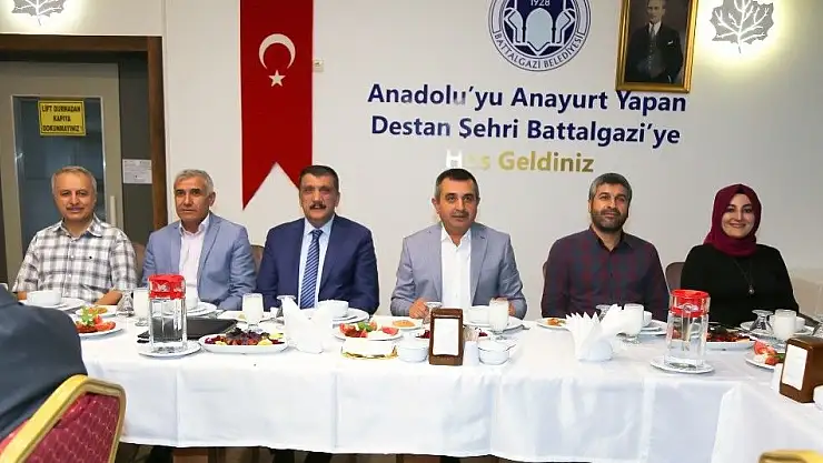 'Gürkan, AK Parti yeni il yönetimi ile bir araya geldi'