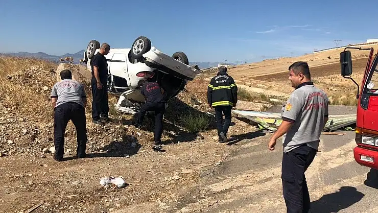 'Otomobilde sıkışan sürücüyü itfaiye kurtardı'
