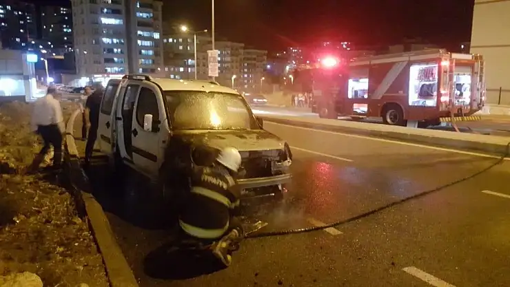 'Kahramanmaraş´ta park halindeki araç yandı'