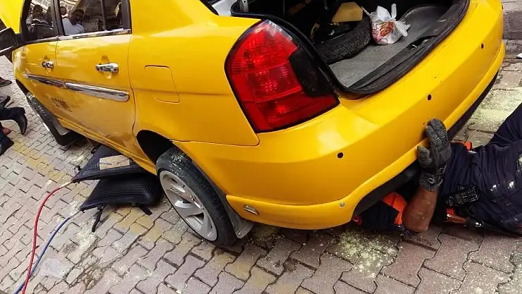 'Yılan ticari taksiye girdi'