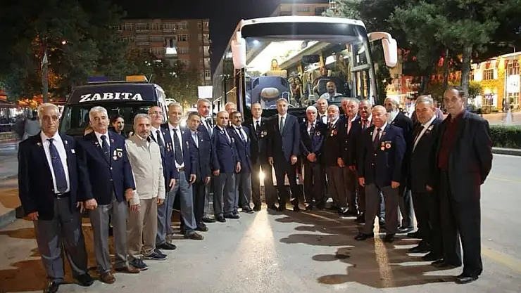 'Elazığlı Kıbrıs Gazileri, Kıbrıs´a uğurlandı'