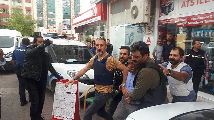 'Pencereden dışarıya rastgele ateş eden şahsın iş yerine operasyon düzenlendi'