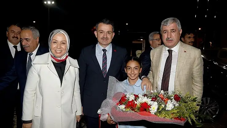 'Bakan Pakdemirli, Büyükşehir Belediyesini ziyaret etti'