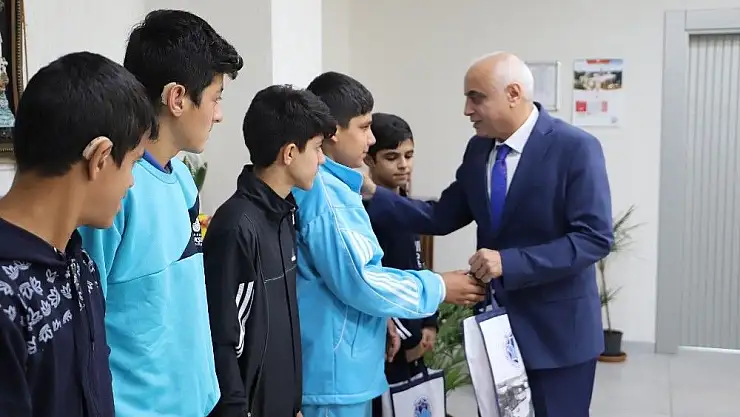 'Battalgazi Belediyesi´nden başarılı öğrencilere hediye'
