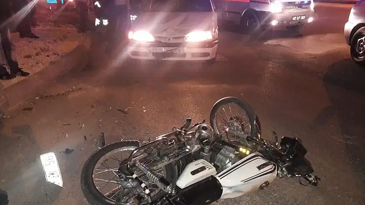 'Otomobil ile motosiklet çarpıştı'